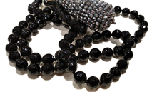 Carica l'immagine nel visualizzatore di Gallery, Collana lunga in onice sfaccettato con perla e pendente in cristalli
