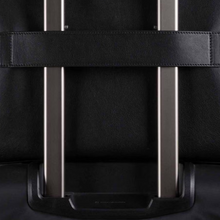 Carica l'immagine nel visualizzatore di Gallery, Borsa portacomputer a due manici con patta e portapc 15,6" in pelle "Dafne" Piquadro nero