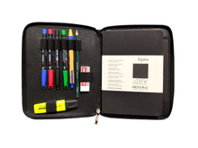 Carica l'immagine nel visualizzatore di Gallery, Portablocco A5 in similpelle con kit designer Stabilo/Fabriano "Quando"