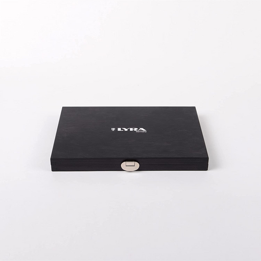 Cofanetto in legno con 31 pezzi matite e stick per schizzo "Drawing Set" LYRA