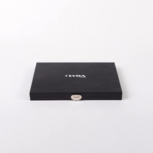 Carica l'immagine nel visualizzatore di Gallery, Cofanetto in legno con 31 pezzi matite e stick per schizzo "Drawing Set" LYRA