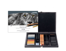 Carica l'immagine nel visualizzatore di Gallery, Cofanetto in legno con 31 pezzi matite e stick per schizzo "Drawing Set" LYRA