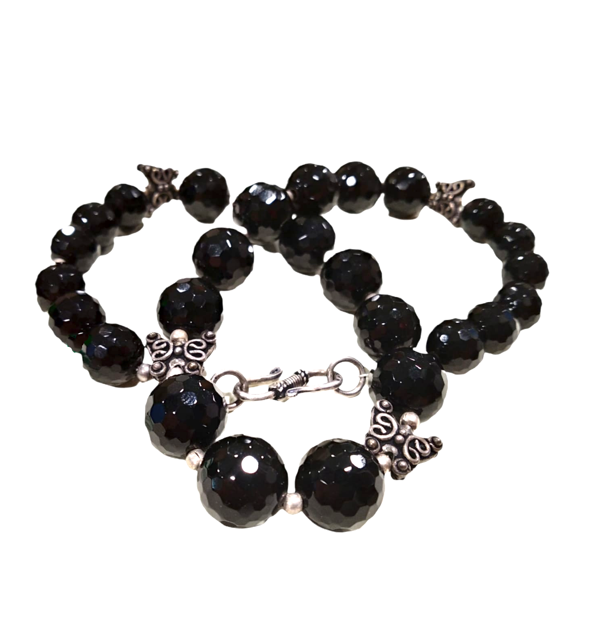 Collana girocollo in onice con elementi in argento a forma di farfalla