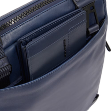 Carica l'immagine nel visualizzatore di Gallery, Borsello porta iPad®Air-iPad Pro 9.7/iPad 11 in pelle Finn Piquadro blu