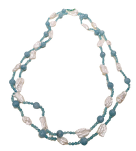Carica l'immagine nel visualizzatore di Gallery, Collana lunga in Celestina e perle