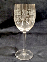 Carica l'immagine nel visualizzatore di Gallery, Calice in vetro "Chi mangia e non beve nutre segreti!"