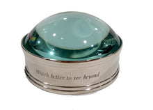 Carica l'immagine nel visualizzatore di Gallery, Lente da tavolo in metallo con base incisa Whatch better to see beyond