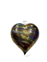 Carica l'immagine nel visualizzatore di Gallery, Cuore in vetro di Murano"Klimt" righe blu