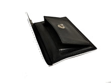 Carica l'immagine nel visualizzatore di Gallery, Portamonete a bustina in pelle con bottone A. G. Spalding & Bros