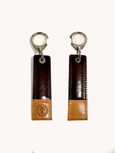 Carica l'immagine nel visualizzatore di Gallery, Portachiavi a linguetta in pelle A.G. Spalding & Bros