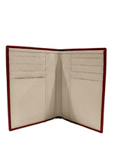 Carica l'immagine nel visualizzatore di Gallery, Portafogli verticale senza portaspicci in pelle Delta MarKiaro