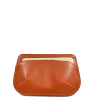 Carica l'immagine nel visualizzatore di Gallery, Portacarte di credito in pelle Juliet Pineider arancio