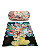 Carica l'immagine nel visualizzatore di Gallery, Custodia per occhiali con pezzolina fiori