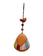 Carica l'immagine nel visualizzatore di Gallery, Campanella in terracotta decorata con motivo a righe verticali naturale