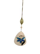 Carica l'immagine nel visualizzatore di Gallery, Campanella in terracotta smaltata con fiore gelsomino blu