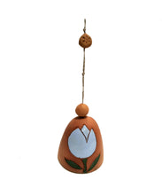 Carica l'immagine nel visualizzatore di Gallery, Campanella in terracotta smaltata con fiore tulipano azzurro