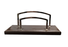 Carica l'immagine nel visualizzatore di Gallery, Servito da scrivania in pelle Pineider (set da tre pezzi) portacorrispondenza