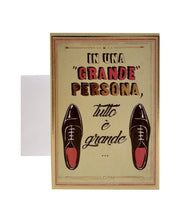 Carica l'immagine nel visualizzatore di Gallery, Cartoncino d'auguri "4 MAN": "In una persona grande tutto è grande..."