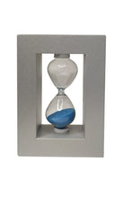 Carica l'immagine nel visualizzatore di Gallery, Clessidra piccola con struttura in legno da 3 minuti