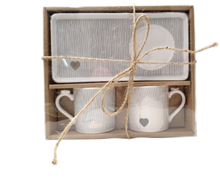 Carica l'immagine nel visualizzatore di Gallery, Set tazzine espresso con piattino "Love"Set tazzine espresso con piattino "Love"
