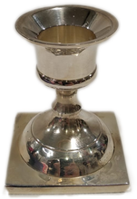 Carica l'immagine nel visualizzatore di Gallery, Portacandela in Sheffield con piede alto e base quadrata Jordan Collection