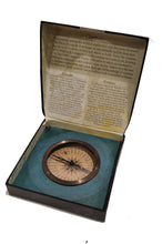 Carica l'immagine nel visualizzatore di Gallery, Bussola Polaris con custodia illustrativa Authentic Models