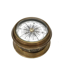 Carica l'immagine nel visualizzatore di Gallery, Bussola in ottone Stanley London