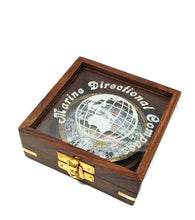 Carica l'immagine nel visualizzatore di Gallery, Bussola in ottone con cofanetto in legno "Marine directional Compass 1917"Bussola in ottone con cofanetto in legno "Marine directional Compass 1917"