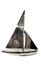 Carica l'immagine nel visualizzatore di Gallery, Scultura Barca a vela in alluminio grande