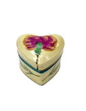 Carica l'immagine nel visualizzatore di Gallery, Scatolina a cuore in ceramica decorata Hoff Design