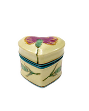 Carica l'immagine nel visualizzatore di Gallery, Scatolina a cuore in ceramica decorata Hoff Design