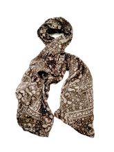 Carica l'immagine nel visualizzatore di Gallery, Sciarpa foulard in cotone e seta fantasia Cashmere Enrico Coveri marrone