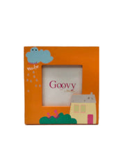 Carica l'immagine nel visualizzatore di Gallery, Portafoto in legno decorato Goovy by Portico casetta con nuvola