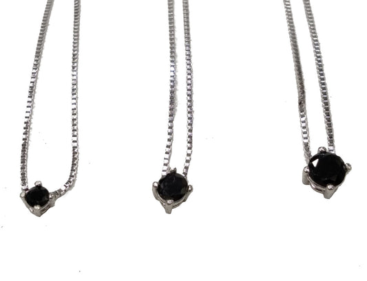 Girocollo in argento con punto luce nero (disponibile in diverse carature)