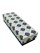 Carica l'immagine nel visualizzatore di Gallery, Set da tre Saponi artigianali con scatola regalo decorata "Rossi 1931"