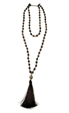 Carica l'immagine nel visualizzatore di Gallery, Collana rosario in occhio di tigre con tassel