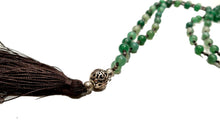 Carica l'immagine nel visualizzatore di Gallery, Collana rosario in agata verde con tassel