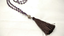 Carica l'immagine nel visualizzatore di Gallery, Collana rosario in ametista con tassel