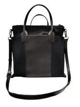 Carica l'immagine nel visualizzatore di Gallery, Borsa in tessuto tecnico elasticizzato nera Marta" Fri-yay