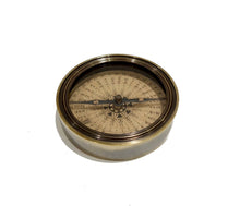 Carica l'immagine nel visualizzatore di Gallery, Cofanetto in legno con clessidra, bussola e lente Authentic Models