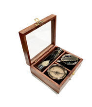 Carica l'immagine nel visualizzatore di Gallery, Cofanetto in legno con clessidra, bussola e lente Authentic Models