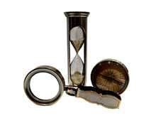 Carica l'immagine nel visualizzatore di Gallery, Cofanetto in legno con clessidra, bussola e lente Authentic Models