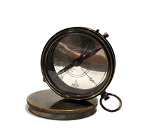 Carica l'immagine nel visualizzatore di Gallery, Cofanetto in legno con clessidra, bussola, fischietto e lente filatelica Authentic Modelsù