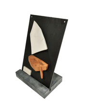Carica l'immagine nel visualizzatore di Gallery, Opera in terracotta e ardesia di Furio Giovannacci: "Optimist Dinghy Monotipo"