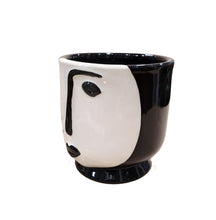 Carica l'immagine nel visualizzatore di Gallery, Vaso in ceramica smaltata "Viso Black'n'white"
