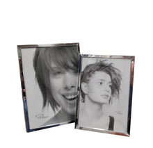 Carica l'immagine nel visualizzatore di Gallery, Portafoto in metallo lucido "Crissy" Philippi