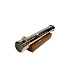 Carica l'immagine nel visualizzatore di Gallery, Caleidoscopio in ottone argentato da composizione