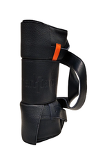 Carica l'immagine nel visualizzatore di Gallery, Borsa verticale richiudibile in pelle bottalata "Follow Me" Delta Markiaro