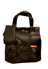 Carica l'immagine nel visualizzatore di Gallery, Borsa verticale richiudibile in pelle bottalata "Follow Me" Delta Markiaro testa di moro