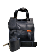 Carica l'immagine nel visualizzatore di Gallery, Borsa verticale richiudibile in pelle bottalata "Follow Me" Delta Markiaro